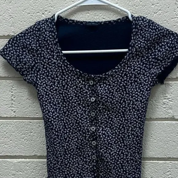 Brandy Melville Blue Floral Zelly Top one size - Picture 8 of 8